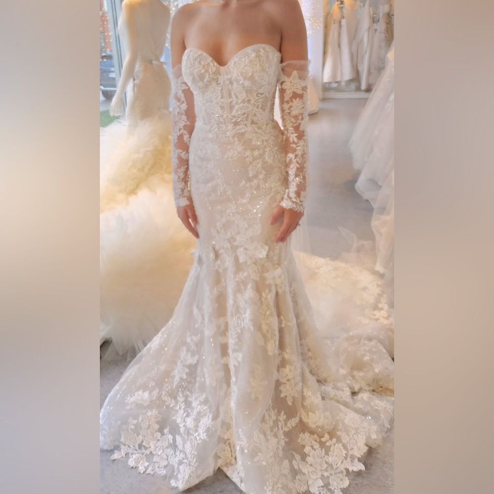 BRAND NEW unaltered never worn tags on Martina Liana gown no.1367 with sleeves.